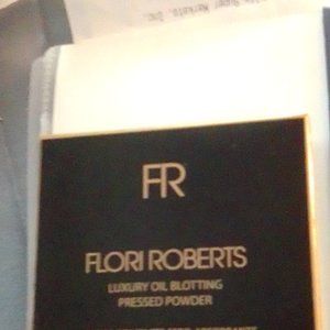 Flori Robertson deep brown foundation